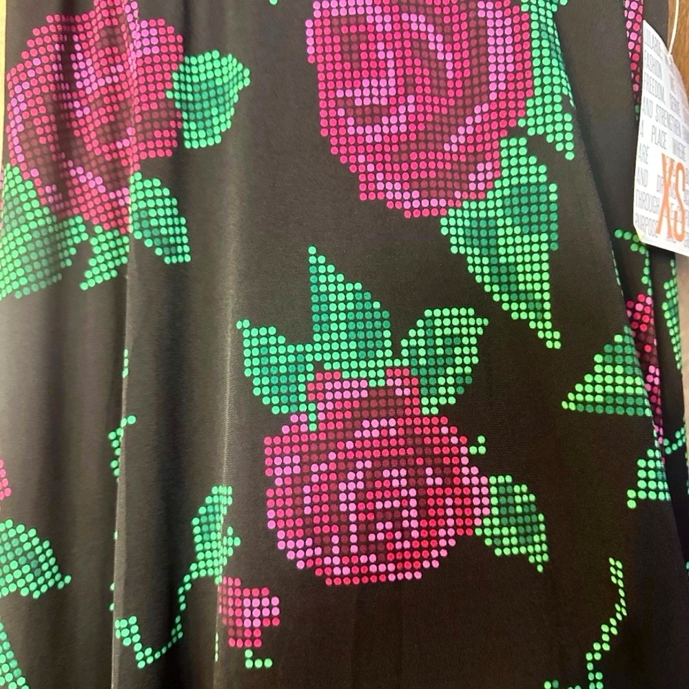 LulaRoe Maxi Skirt Rare Pixel Rose Print XS (2-4) NWT - Picture 2 of 10
